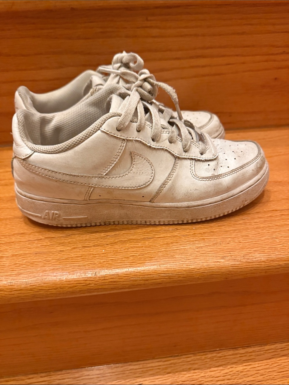 Nike Kids Low-Top Sneakers in Light Beige